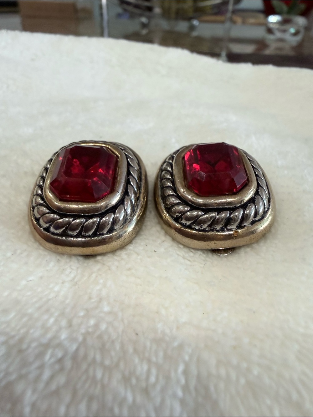 Rare Vintage Cabochon glass with a Gold Tone Rope Accent Clip-On Earrings